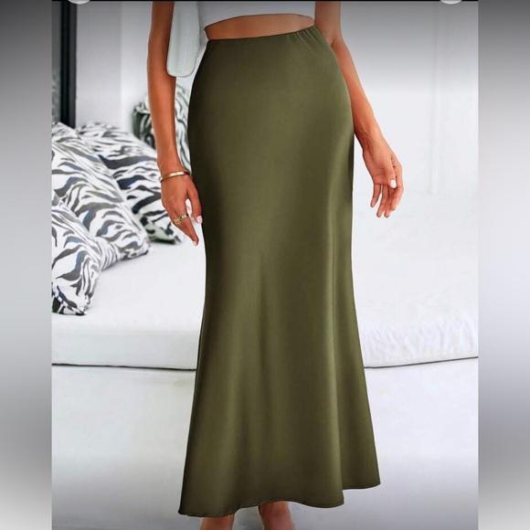 Elegant Olive Green Maxi Skirt - Picture 3 of 4